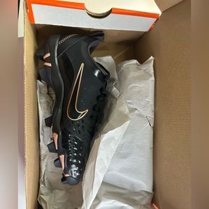 Nike softball cleats